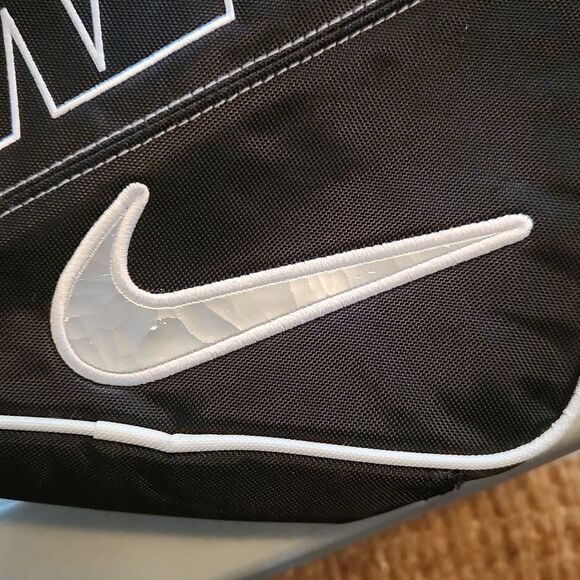 Nike Insulated Lunch Bag - Picture 5 of 5